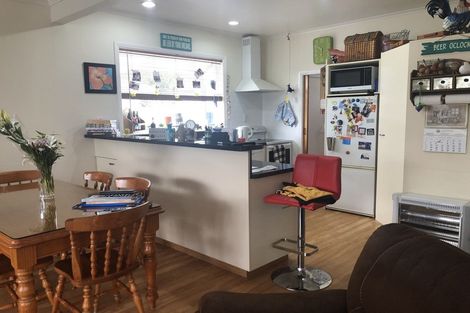 Photo of property in 59 Kent Street, Carterton, 5713