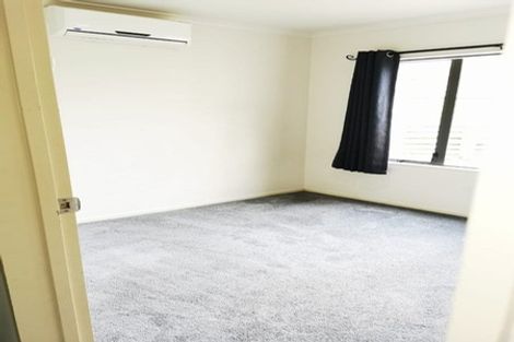 Photo of property in 74 Hetherington Road, Ranui, Auckland, 0612