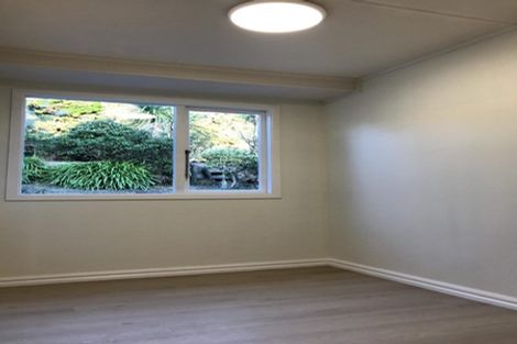 Photo of property in 21 Glanmire Road, Newlands, Wellington, 6037