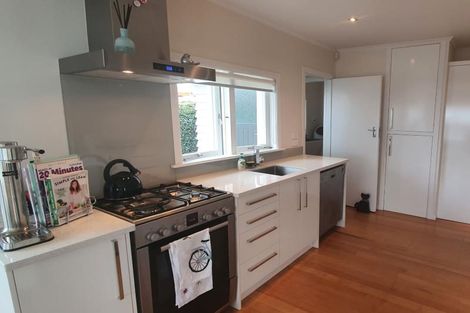 Photo of property in 6 Yeovil Road, Te Atatu Peninsula, Auckland, 0610