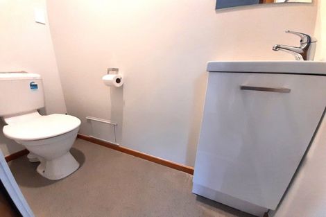 Photo of property in 32 Avalon Crescent, Fernhill, Queenstown, 9300