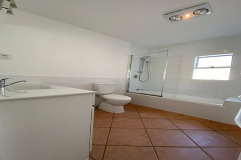 Photo of property in 25 Roberts Avenue, Bayswater, Auckland, 0622