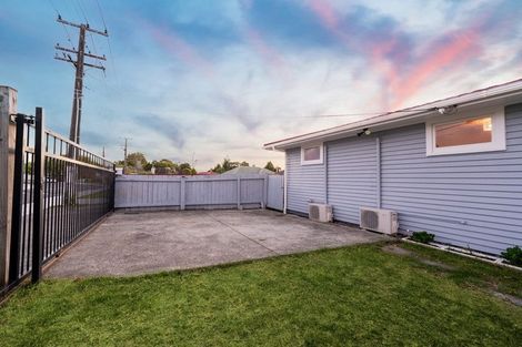 Photo of property in 27 Fairdene Avenue, Henderson, Auckland, 0610