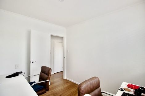 Photo of property in 5 Ngatoa Place, Glenfield, Auckland, 0629