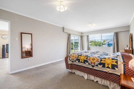 Photo of property in 230 Avonhead Road, Avonhead, Christchurch, 8042