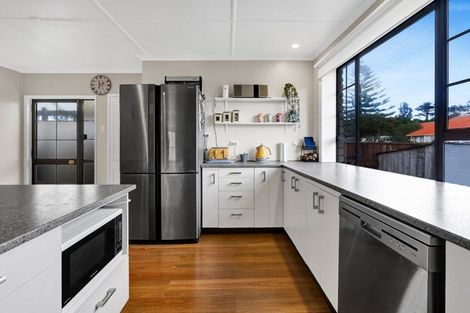 Photo of property in 1 List Street, Welbourn, New Plymouth, 4310