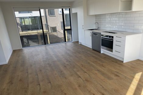 Photo of property in 4/1 Fruitvale Road, New Lynn, Auckland, 0600