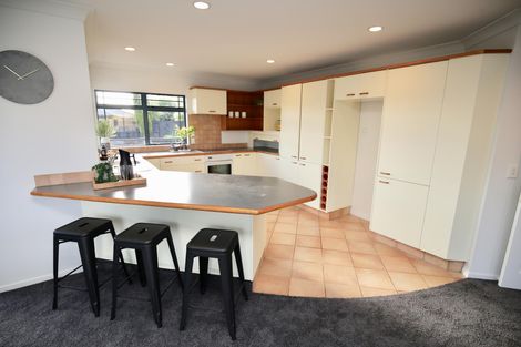 Photo of property in 18 Admiral Crescent, Flagstaff, Hamilton, 3210