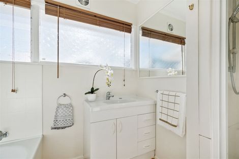 Photo of property in 1 Jacaranda Avenue, Beach Haven, Auckland, 0626