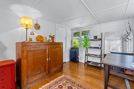 Photo of property in 72 Garden Road, Piha, New Lynn, 0772