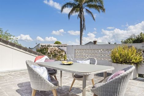 Photo of property in 115 Sunset Road, Totara Vale, Auckland, 0632