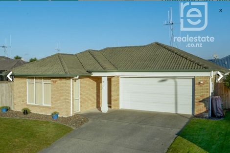 Photo of property in 17 Farnham Close, Rototuna North, Hamilton, 3210