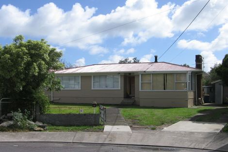 Photo of property in 10 Harry Ward Place, Henderson, Auckland, 0610