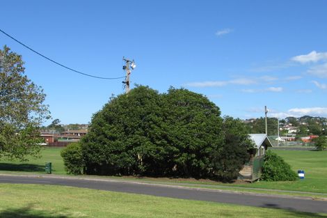 Photo of property in 16 Woodlands Crescent, Browns Bay, Auckland, 0630