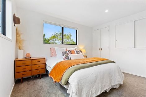 Photo of property in 87a Beach Road, Te Atatu Peninsula, 0610