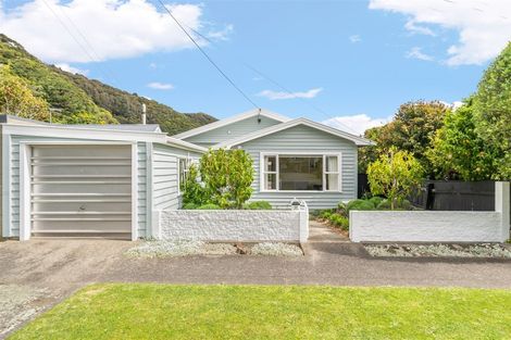 Photo of property in 13 Hinau Street, Eastbourne, Lower Hutt, 5013