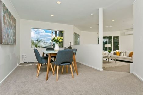 Photo of property in 17 Goldfinch Rise, Unsworth Heights, Auckland, 0632