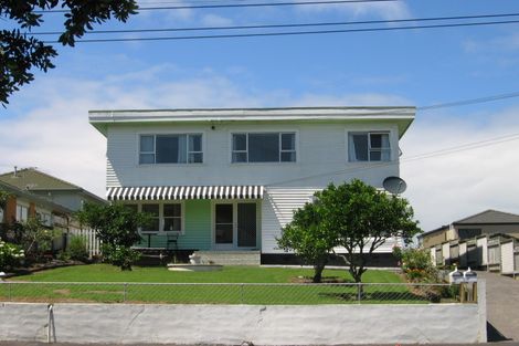 Photo of property in 2/10 Gilfillan Street, Blockhouse Bay, Auckland, 0600