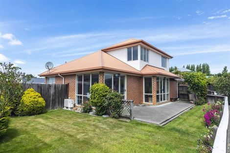 Photo of property in 2 Rosefield Lane, Northcote, Christchurch, 8052