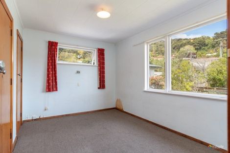 Photo of property in 15 James Grove, Stokes Valley, Lower Hutt, 5019