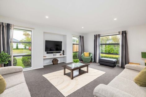 Photo of property in 32 Carmichael Street, Rangiora, 7400