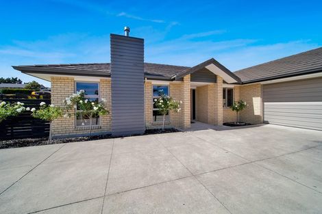 Photo of property in 13b Heta Road, Highlands Park, New Plymouth, 4312