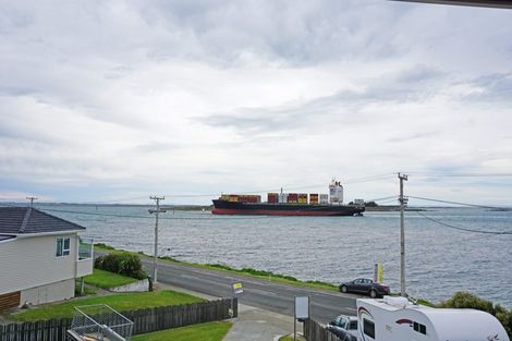 Photo of property in 104 Marine Parade, Bluff, 9814