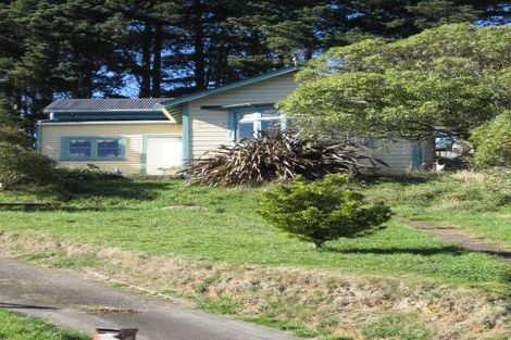 Photo of property in 190 Newlands Road, Newlands, Wellington, 6037