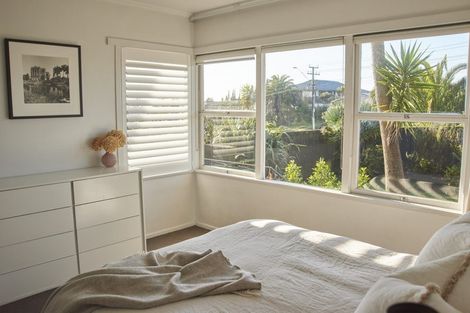 Photo of property in 1/268 Sunset Road, Windsor Park, Auckland, 0632