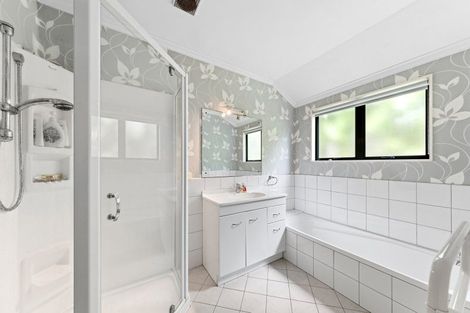 Photo of property in 10 Saint Ives Grove, Whalers Gate, New Plymouth, 4310