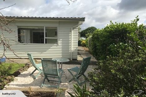 Photo of property in 69 Kiwi Esplanade, Mangere Bridge, Auckland, 2022