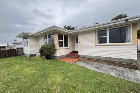 Photo of property in 19 Catherine Crescent, Paparangi, Wellington, 6037