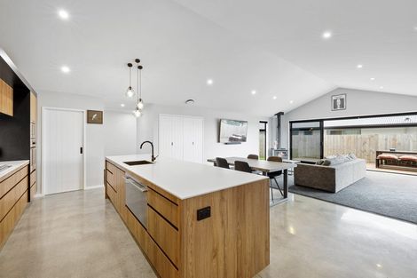 Photo of property in 8a Aderman Place, Hurworth, New Plymouth, 4310