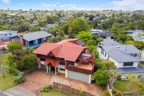 Photo of property in 23 Ellangowan Road, Waiake, Auckland, 0630