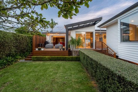 Photo of property in 9 Shelly Beach Parade, Cockle Bay, Auckland, 2014