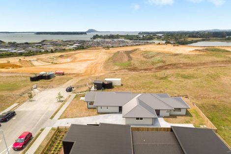Photo of property in 30 Ridge Drive, Omokoroa, 3114