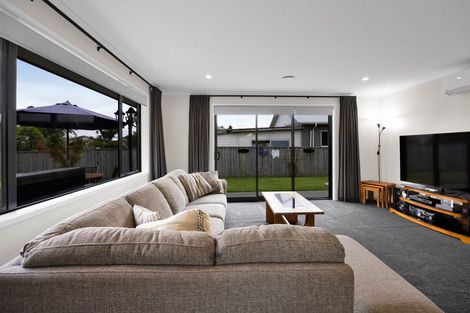 Photo of property in 13 Karaka Street, Merrilands, New Plymouth, 4312