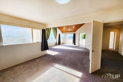 Photo of property in 20 Whiting Grove, West Harbour, Auckland, 0618