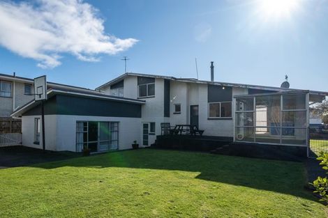 Photo of property in 17 Oberon Street, Stratford, 4332