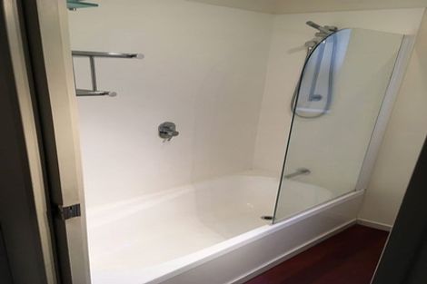 Photo of property in 8 Durham Street, Te Atatu Peninsula, Auckland, 0610