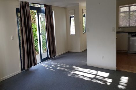 Photo of property in 152a Newlands Road, Newlands, Wellington, 6037