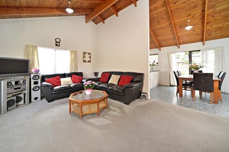 Photo of property in 170b Aviemore Drive, Highland Park, Auckland, 2010