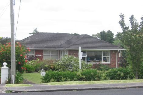 Photo of property in 24 Ocean View Road, Northcote, Auckland, 0627