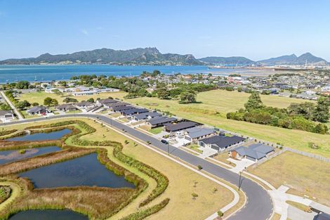 Photo of property in 77 Kaurinui Crescent, One Tree Point, 0118