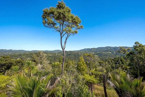 Photo of property in 220 Forest Hill Road, Waiatarua, Auckland, 0612