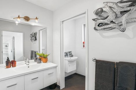 Photo of property in 76 Willowview Drive, Redwood, Christchurch, 8051