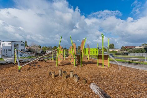 Photo of property in 2/26 Midgley Road, West Harbour, Auckland, 0618