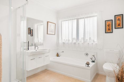 Photo of property in 85 Riverstone Drive, Riverstone Terraces, Upper Hutt, 5018