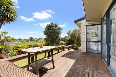 Photo of property in 90 Collingwood Road, Waiuku, 2123