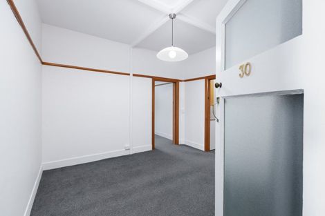 Photo of property in Devonport Apartments, 30/127 Saint Aubyn Street, New Plymouth, 4310